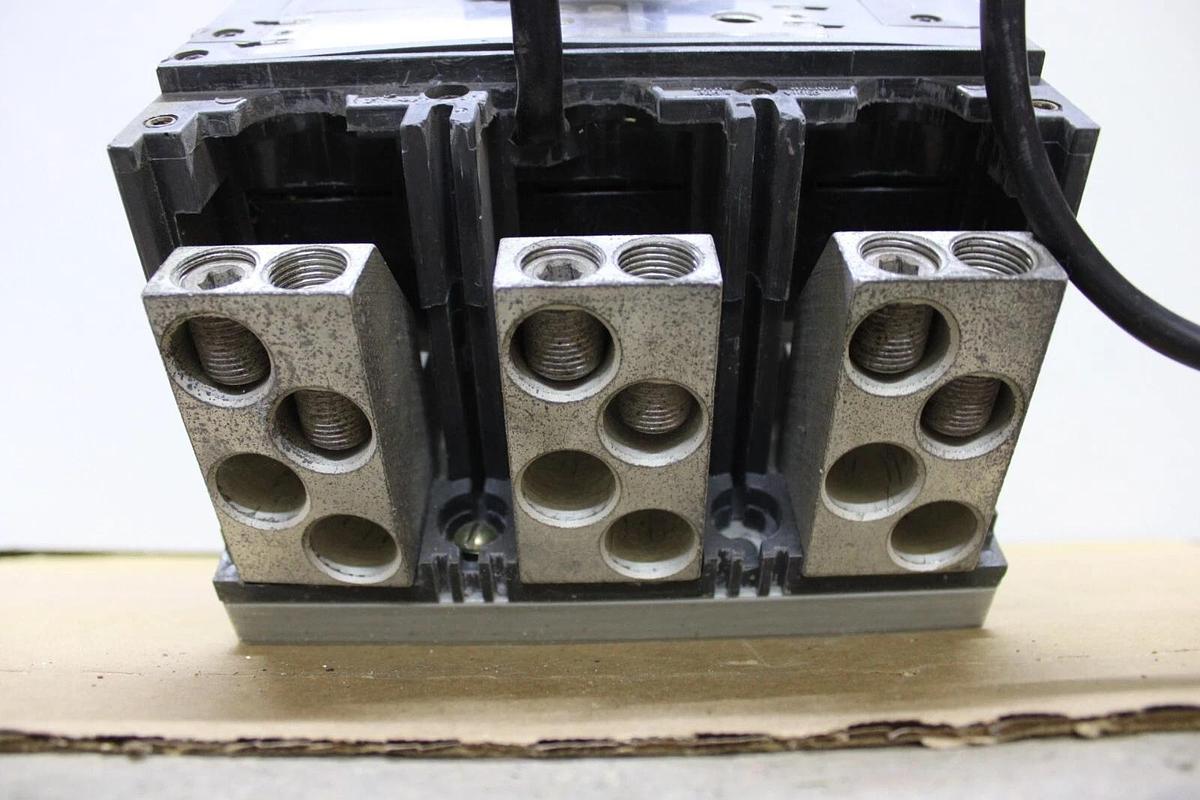 Used GE SPECTRA RMS HI-BREAK CIRCUIT BREAKER SKHB36BC0800 800 AMP 600 VAC