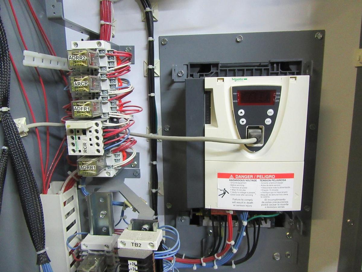 Used SQUARE D M-FLEX VARIABLE SPEED DRIVE MFDFG4VY ATV61HU30N4 5 HP 4 KW 460 VOLT