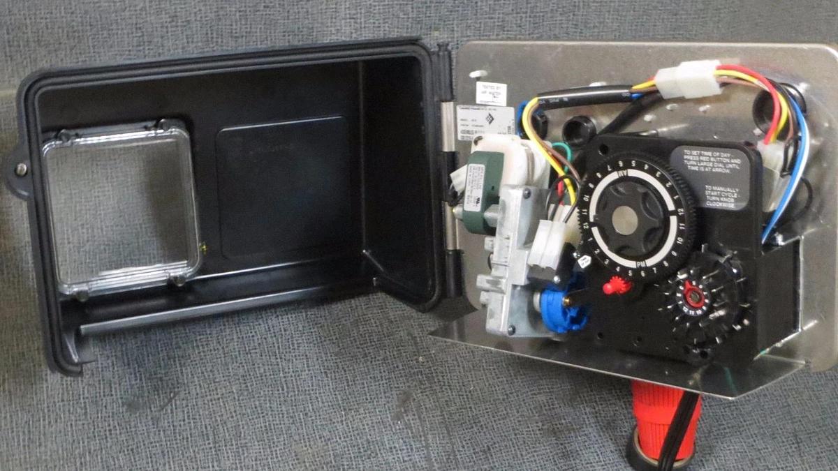 Used STERLING COMMERCIAL BACKWASHING FILTER SYSTEM 7 GPM @ 12 PSI MODEL# FBW30