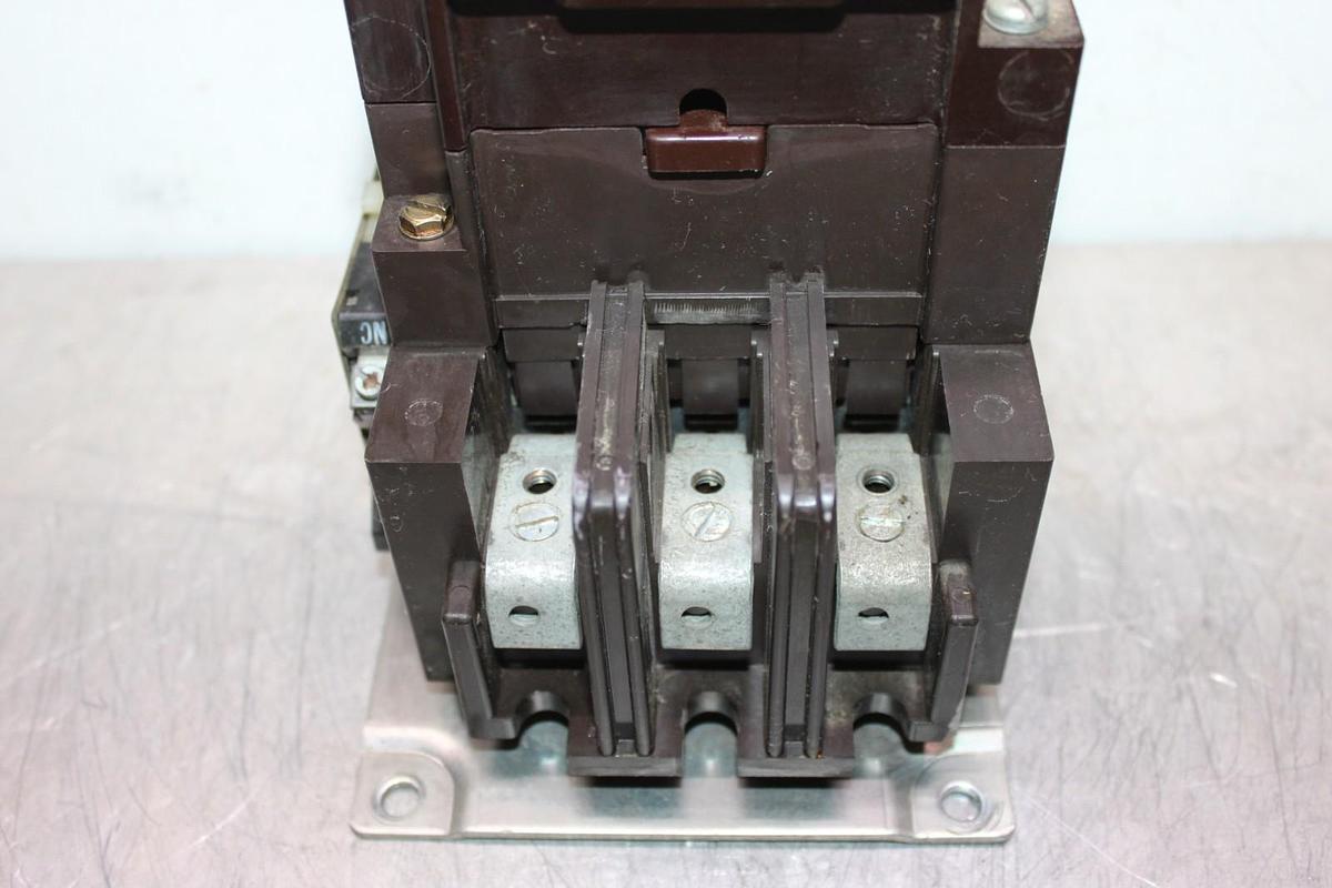 Used CUTLER-HAMMER CONTACTOR C832JN3 NEMA SIZE 3 120 AMP 600 VAC 3-POLE COIL: 120 V