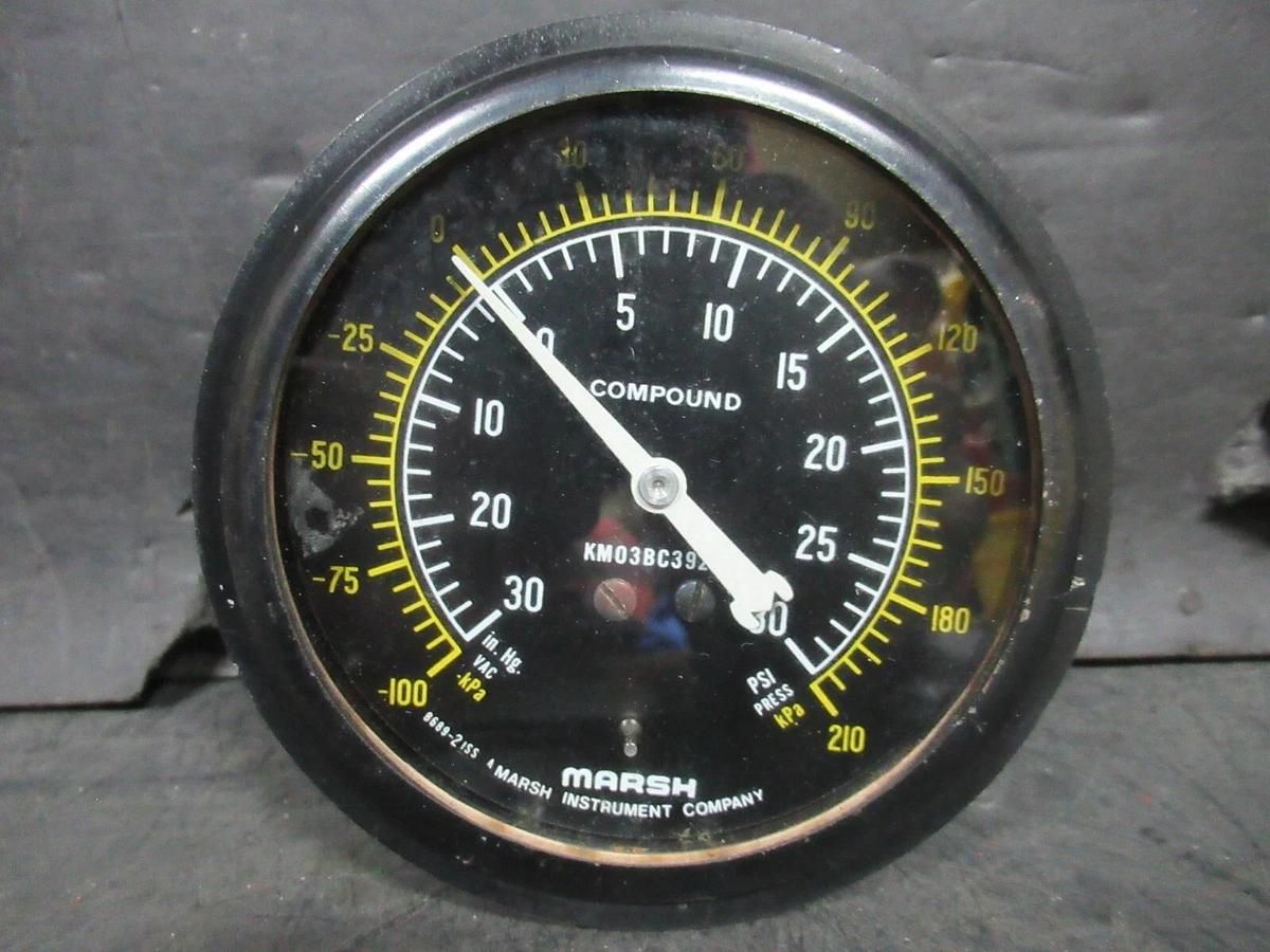 Used MARSH DIFFERENTIAL PRESSURE GAUGE KM03BC932 30 PSI 210 kPA B689-2 ISS A