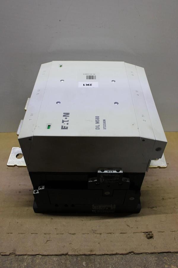 Used EATON VACUUM CONTACTOR DIL-M580 XTCE580N 600 VOLT 980 AMP 600 HP COIL: 110-240V