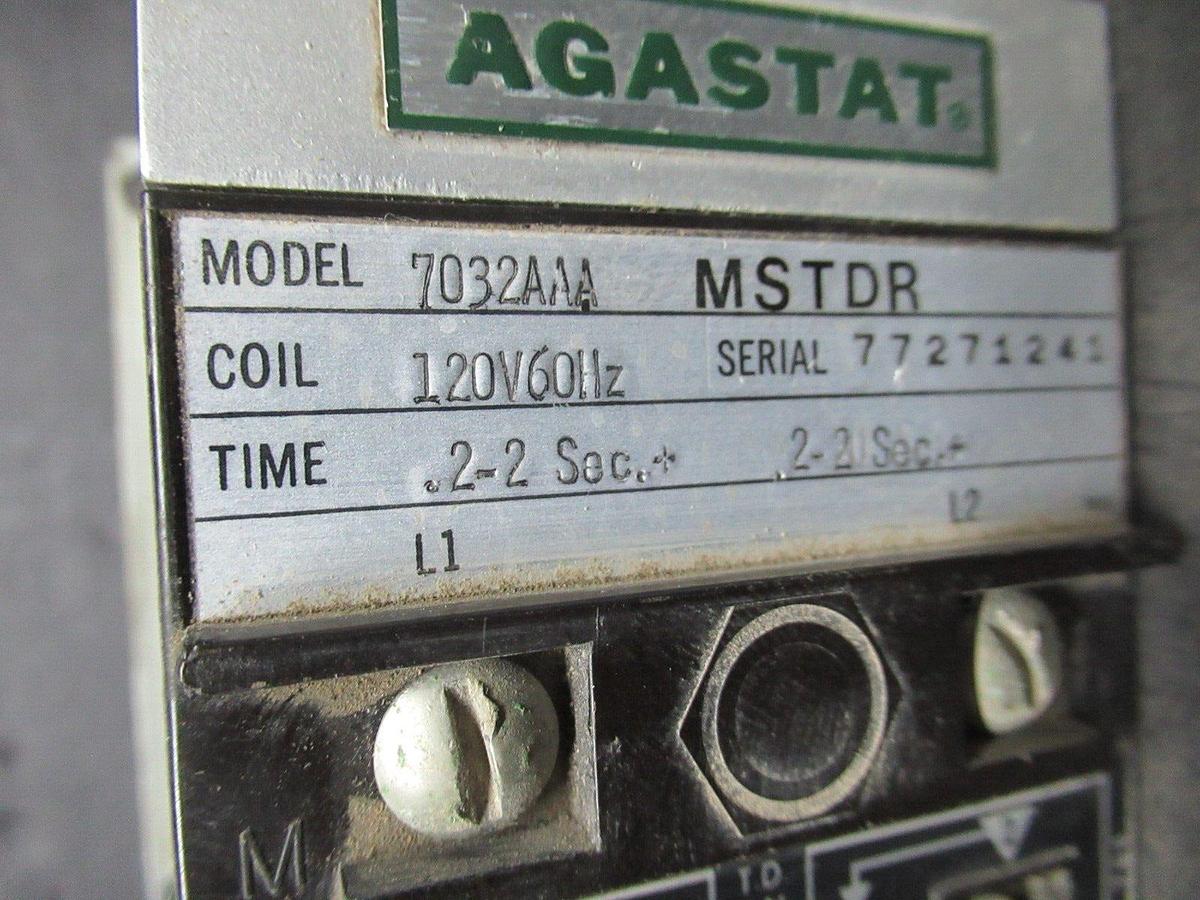 Used AGASTAT TIME DELAY RELAY 0.2-2 SECONDS 7032AAA 120 VOLT VOIL 600 VAC 10 AMP