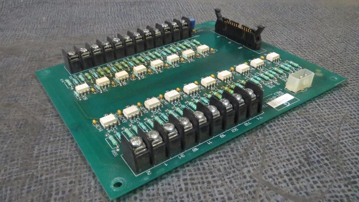 Used YORK CHILLER CONTROL CIRCUIT BOARD MODEL: 031-01621 02044B0195