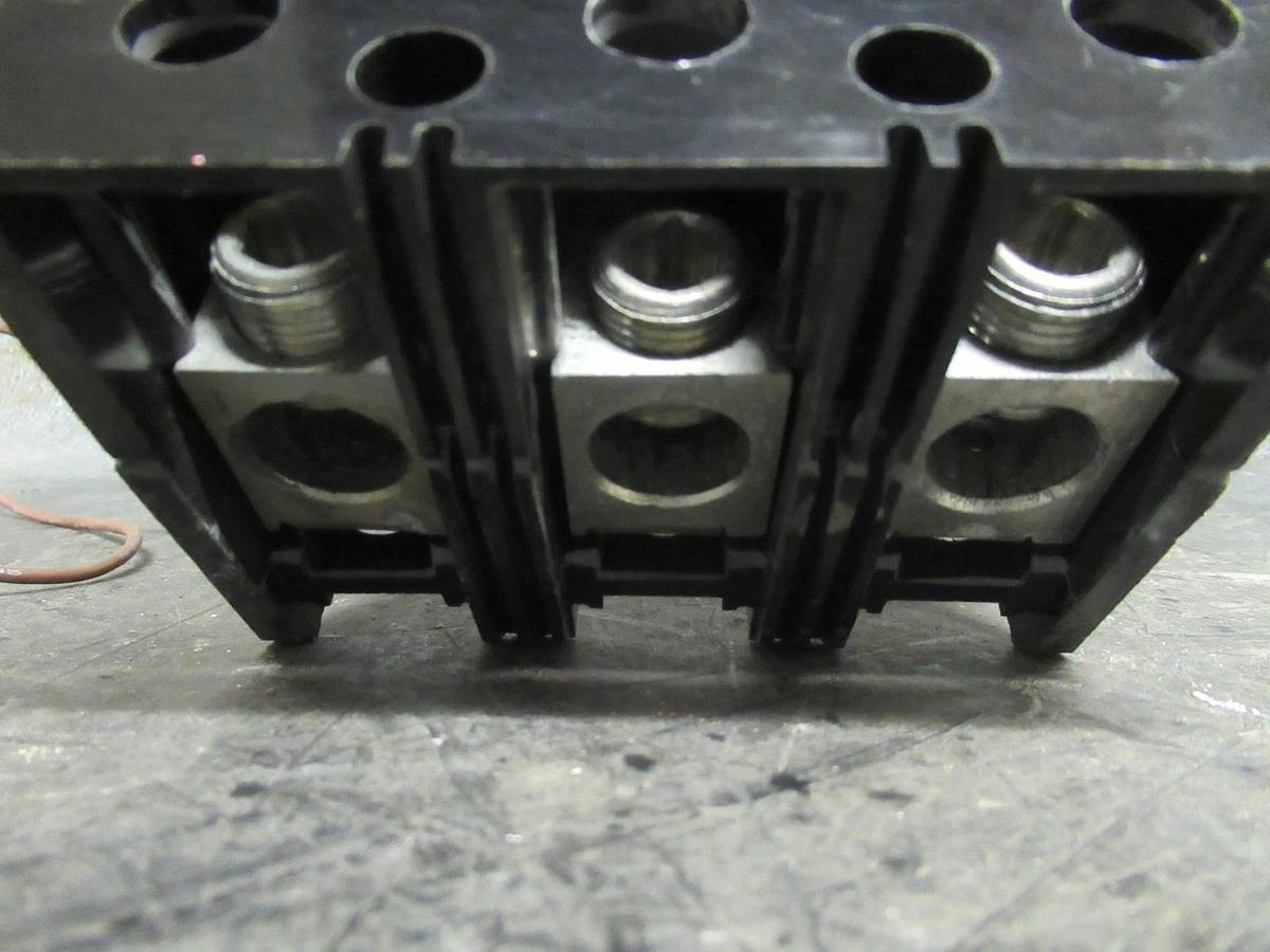 Used SQUARE D DC BREAKER KHL3622522DC2315 225 AMP 600 VDC W/ UVR TRIP & AUX SWITCH