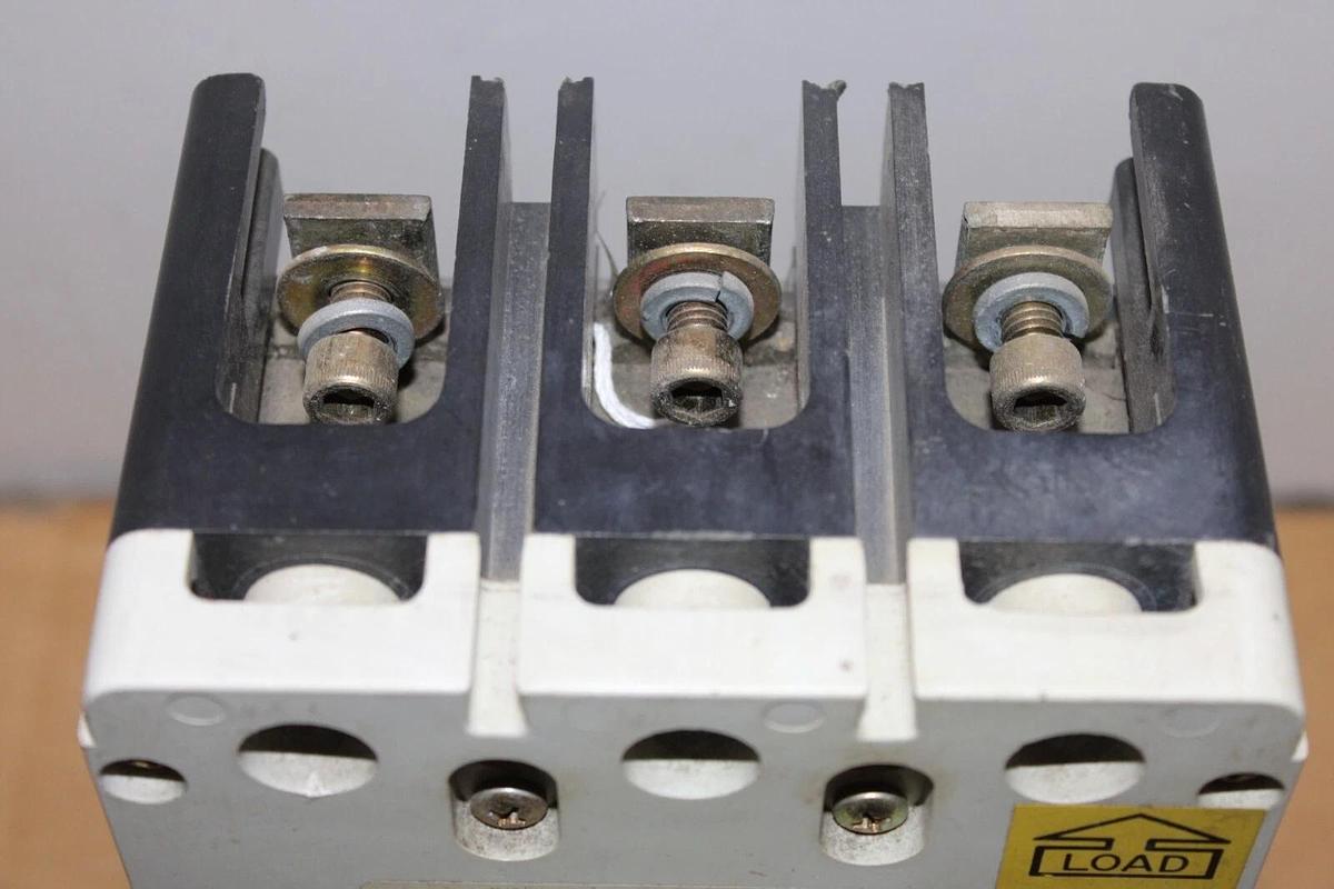 Used EATON MOLDED CASE SWITCH KDB3400KX02Y12D08 400 AMP 240 VAC 3-POLE *WARRANTY*