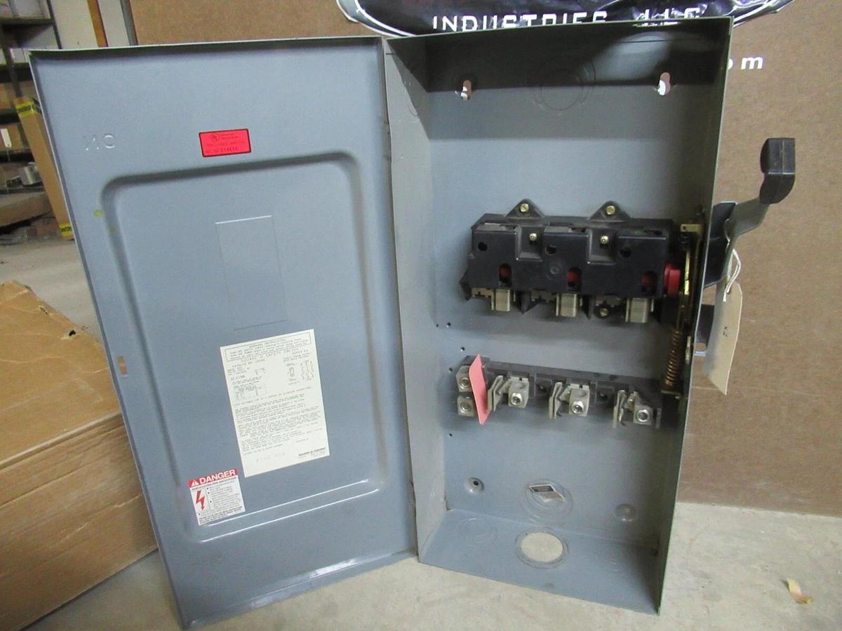 Used SQUARE D SAFETY SWITCH D324N SER. E3 TYPE 1 ENCL. 200 AMP 50 HP 240 VAC 3-POLE
