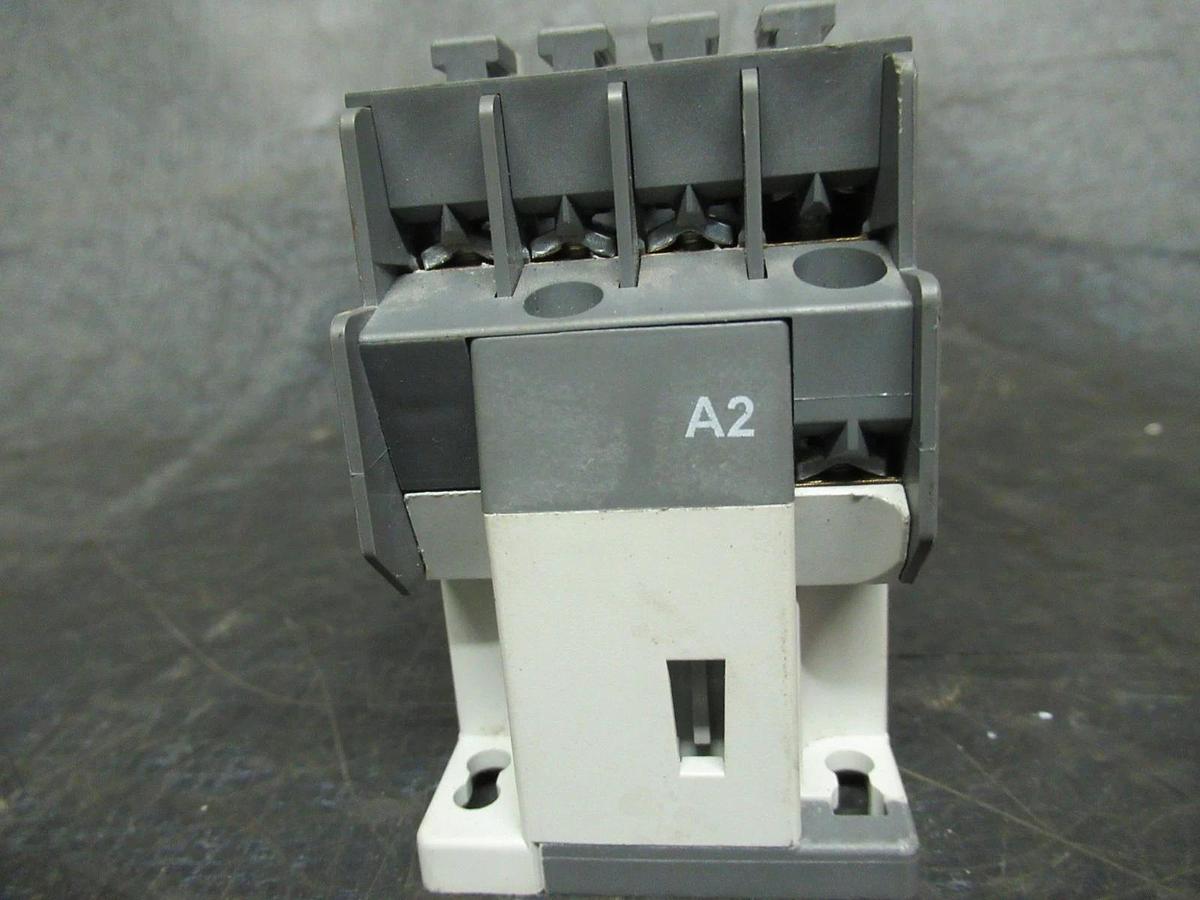 Used YORK CONTACTOR 024-31100-000 600V 7.5HP 26A **WARRANTY INCLUDED**