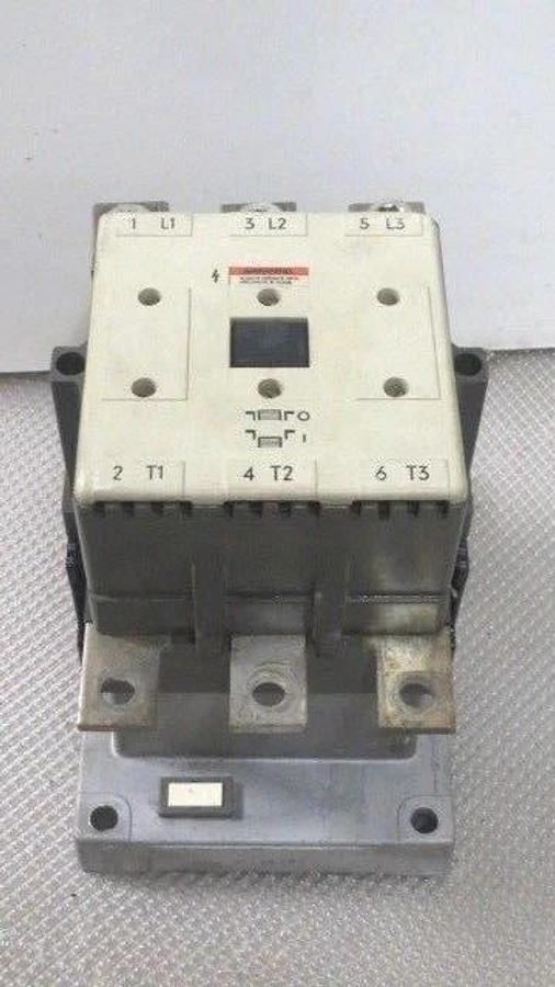 Used SIEMENS NEMA SIZE 4 1/2 CONTACTOR 215 AMP 240 OPEN WITH 120V COIL MODEL CXLFO*3