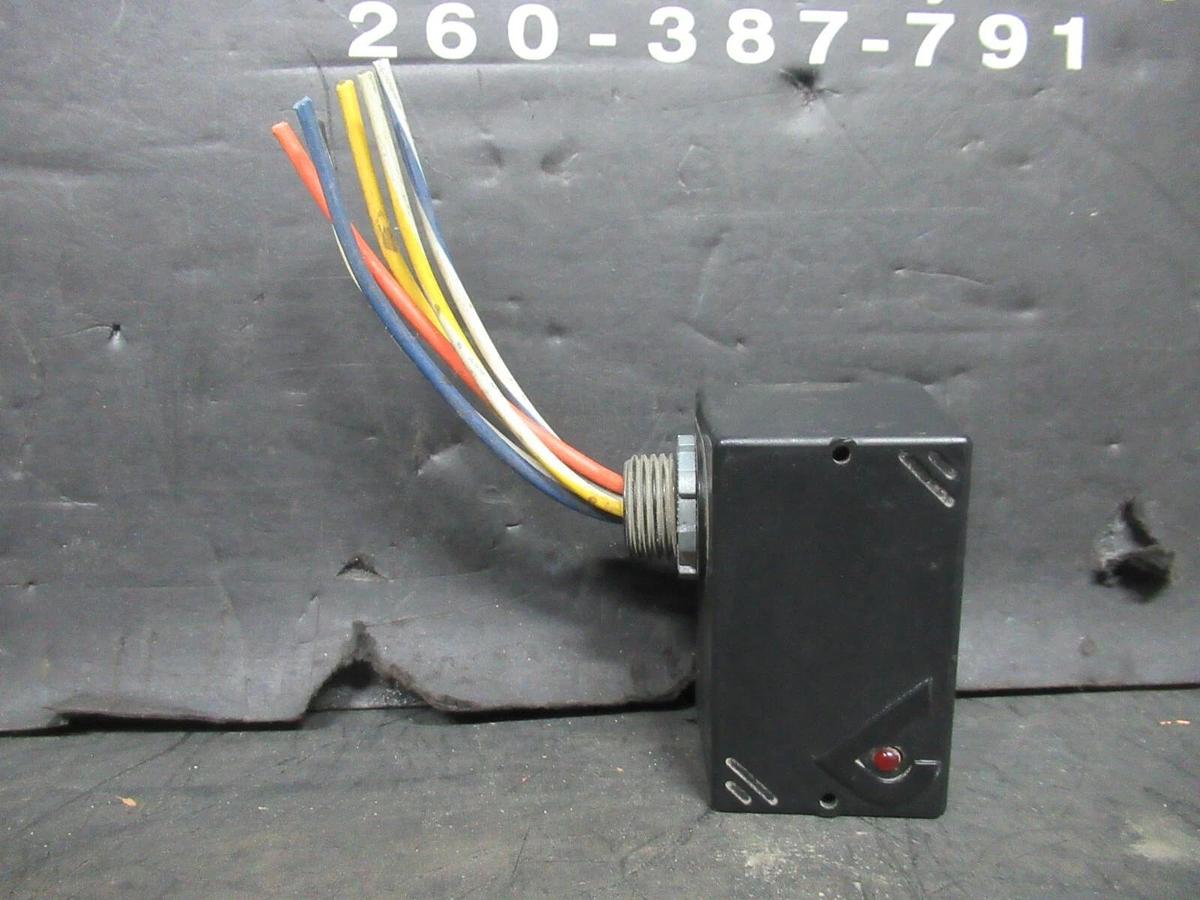 Used VERIS VICTORY 100 SPDT ENCLOSED RELAY 10 AMP 277 VAC 1/3 HP **WARRANTY**