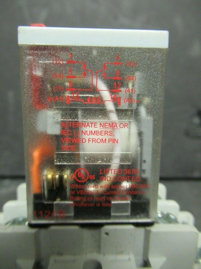 Used VERIS RELAY VMD2B-F24A 24 VAC W/ BASE