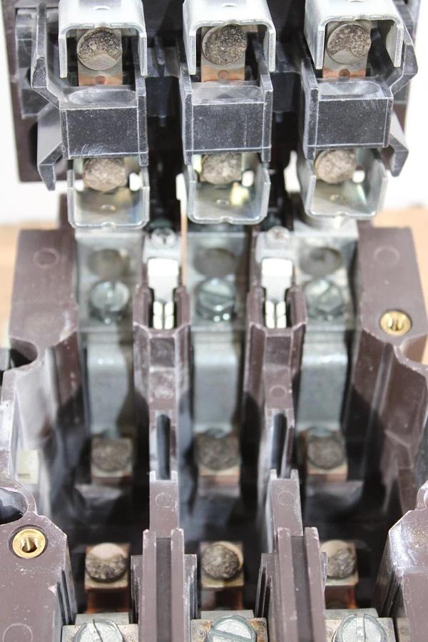 Used CUTLER HAMMER CONTACTOR C832JN8 120 AMP 600 VOLT 3-PHASE COIL: 120V **WARRANTY**