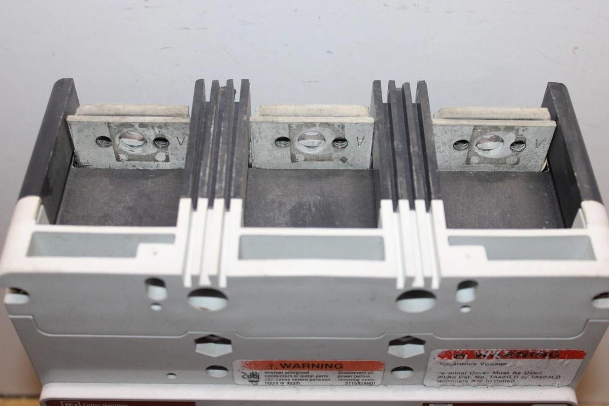 Used CUTLER HAMMER MOLDED CASE SWITCH LDB3600WK 600 AMP 3-POLE 600 VAC LDB-K