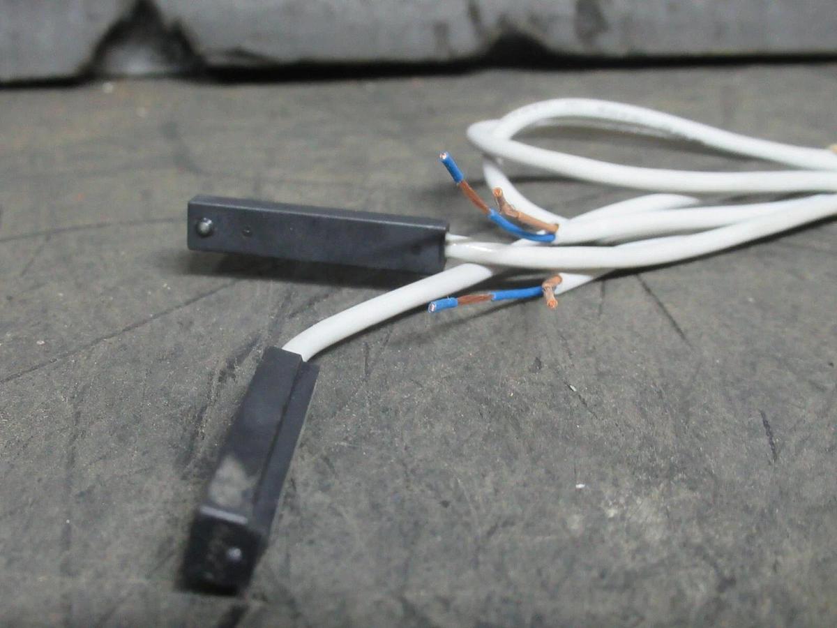 Used LOT OF 2 SMC D-Z73 MAGNETIC REED SWITCH PROXIMITY SENSOR AIR PNEUMATIC CYLINDER