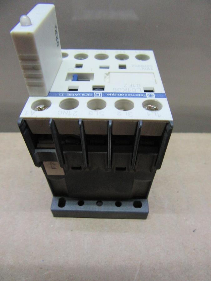 Used LOT OF 4 SQUARE D RELAY LC1K06-01F7 600 VOLT 15 AMP 3-PHASE W/ INDICATOR