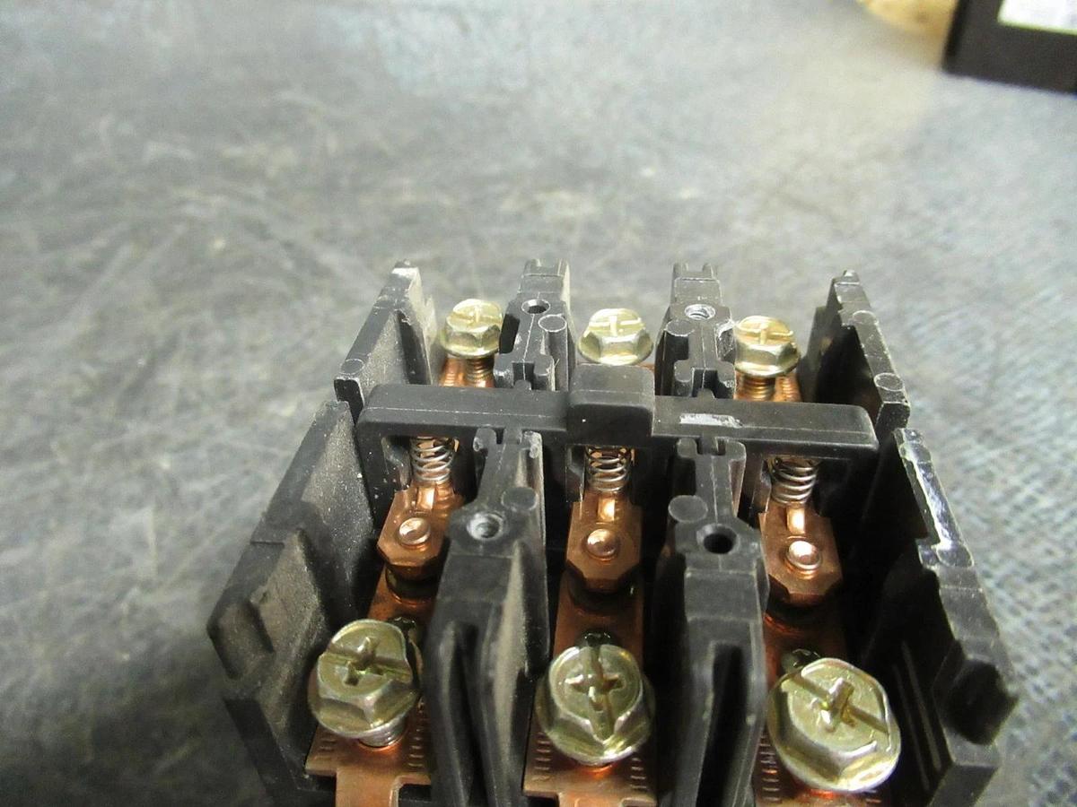 Used PRODUCTS UNLIMITED CONTACTOR 3100-30T1028MQ HN53CD115 600V 15A/RES 50/60HZ