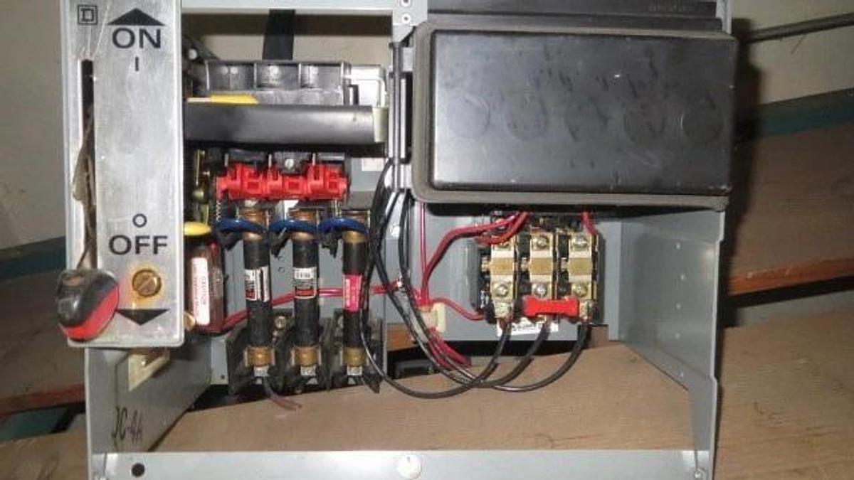 Used SQUARE D 30 AMP MCC BUCKET FUSIBLE NEMA SIZE 1 STARTER MODEL 5 MOTOR CONTROL