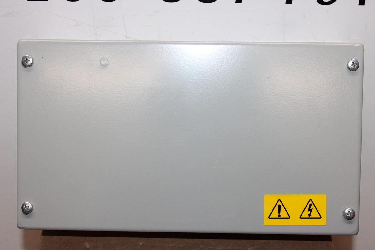 Used JOHNSON CONTROLS SC-EQ/INSTALL KIT COMMUNICATION KIT YK-SCCPNL-0 240V 40VA