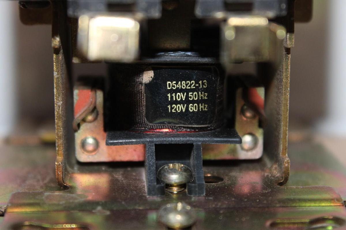 Used FURNAS CONTACTOR 42DE35AF305R 50 AMP 600 VAC 3-POLE 3-PHASE COIL: 110/120V