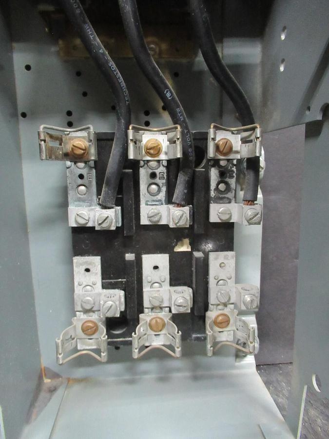 Used SQUARE D MCC MOTOR CONTROL DUAL FEEDER 17" MODEL 4 NO FUSES WITH DISCONNECTS