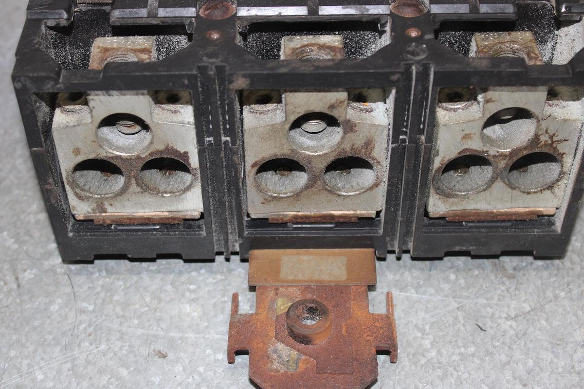 Used SQUARE D POWERPACT PLUG-IN SUB-FEED LUG SL800 SERIES 2 800 AMP 600 VAC 3-POLE