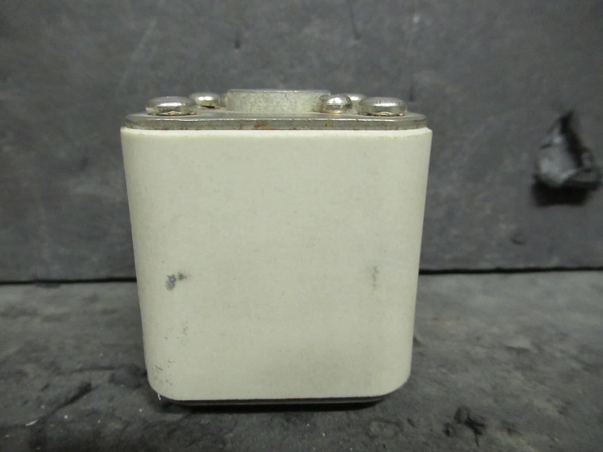 Used (1) EATON BUSSMANN 170M3415 200 AMP 700 VAC 660 V IEC FUSE 1*B/50 WARRANTY
