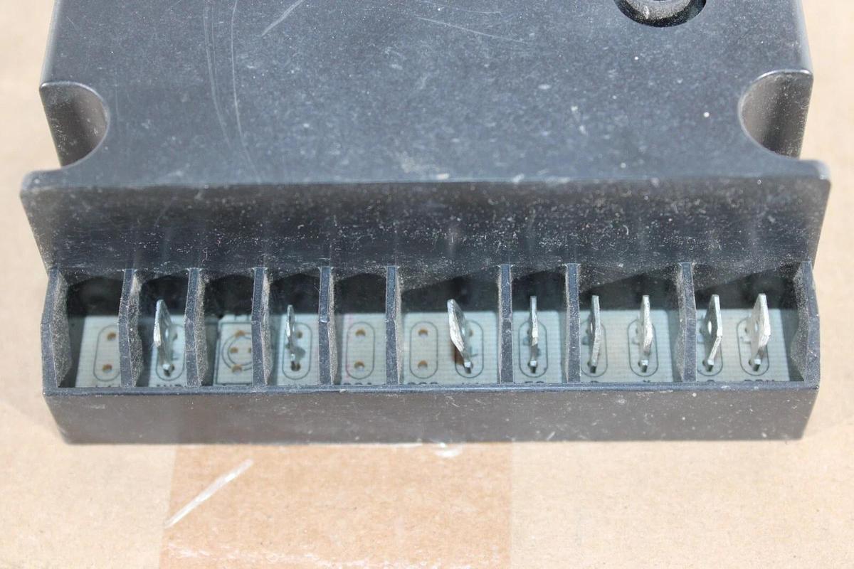 Used UT ELECTRONIC CONTROLS DIRECT SPARK IGNITOR 1016-SERIES ANSI-Z21.20 907-980110-3