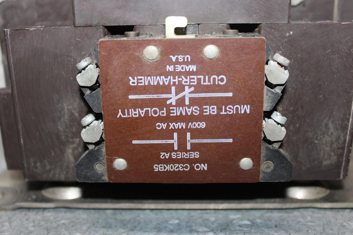 Used CUTLER-HAMMER CONTACTOR C10EN3 NEMA SIZE 3 90 AMP 600 VAC 3-POLE COIL: 120 V