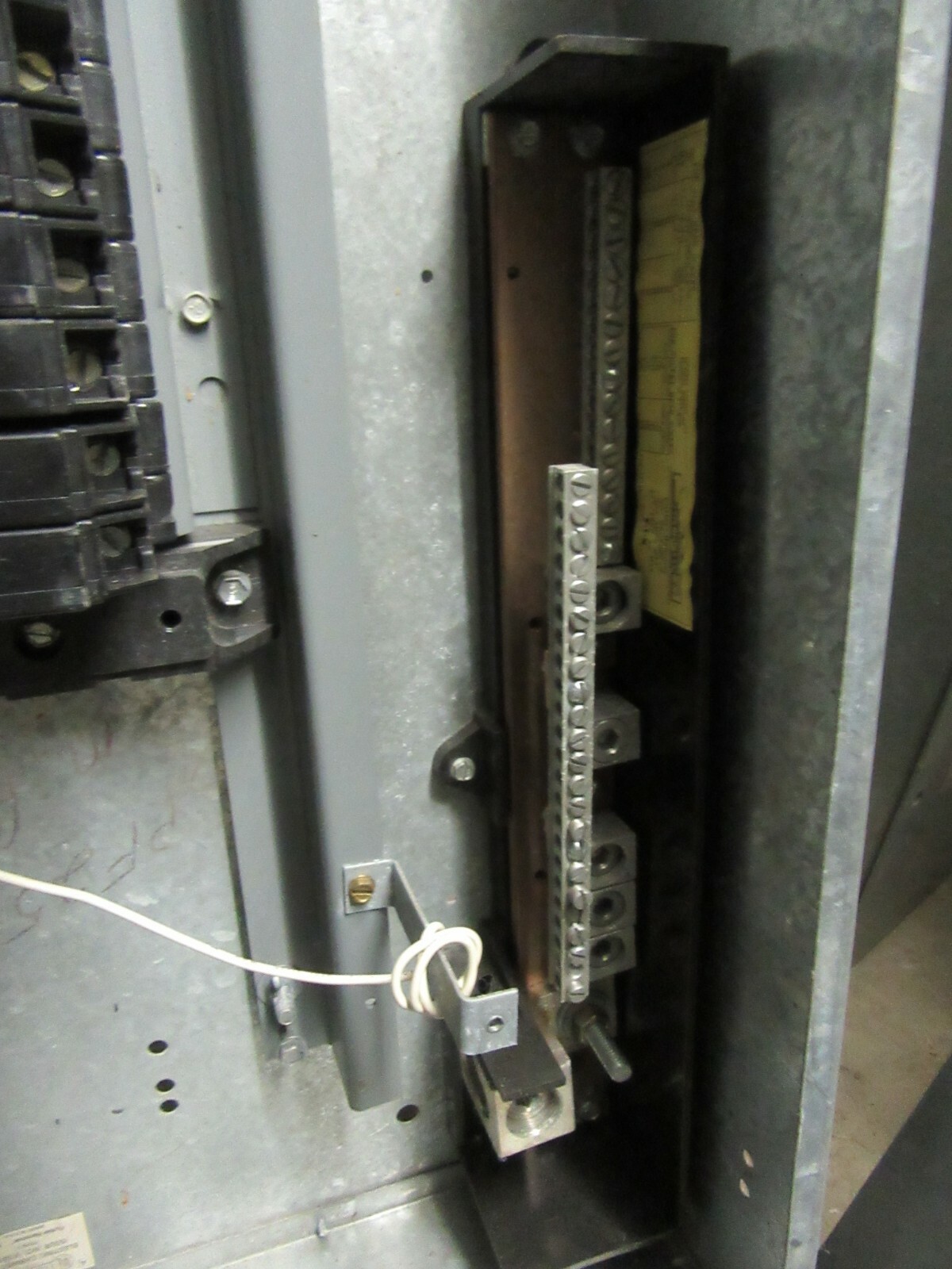 Used CUTLER HAMMER MLO SERVICE PANELBOARD 225 AMP NEMA TYPE 1 42-SLOT 120/240 VAC