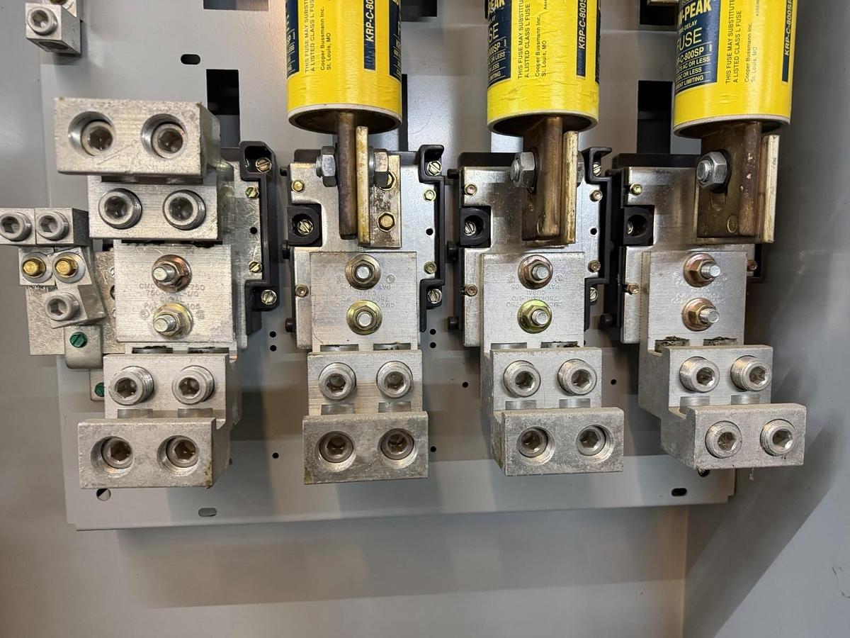 Used EATON HEAVY DUTY SAFETY SWITCH DISCONNECT DH327NRK 800 AMP 240 VAC NEMA 3R