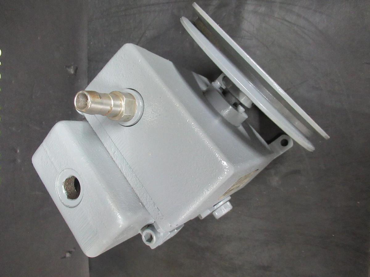 Used WELCH DUOSEAL VACUUM PUMP 1400 BELT DRIVE *NO RATINGS* **WARRANTY INCLUDED**