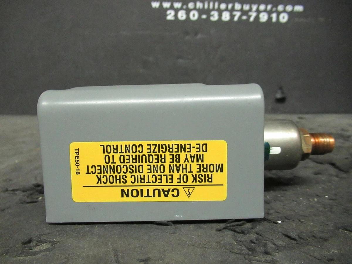 Used JOHNSON CONTROLS PENN P70JA-49 PRESSURE CONTROL VALVE 180 PSIG MAX 025-32952-000