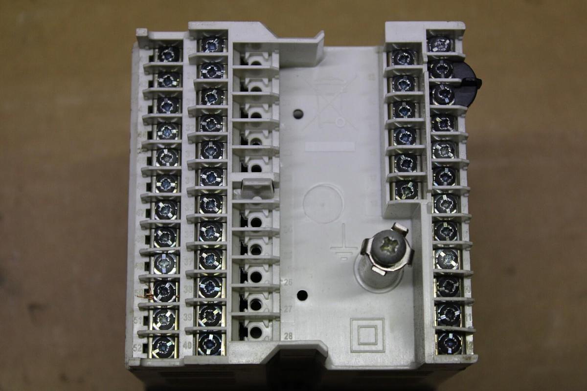 Used ABB CONTROLMASTER CM39 CONTROLLER CM30/2S0U0E0/STD 240 VAC 10 WATT