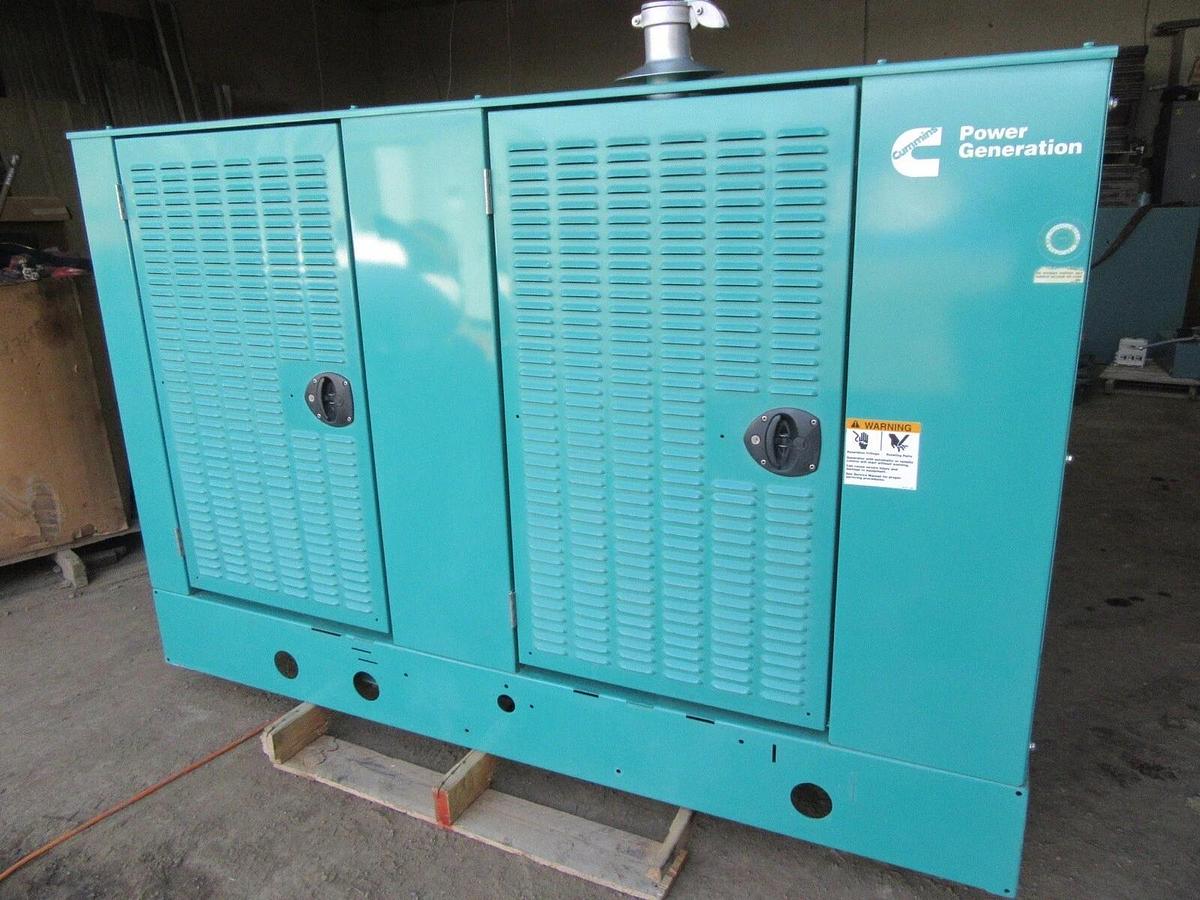 Used 35 KW GENERATOR NATURAL GAS LP PROPANE CUMMINS ONAN 120/240 VOLT 1 PH 332 HRS
