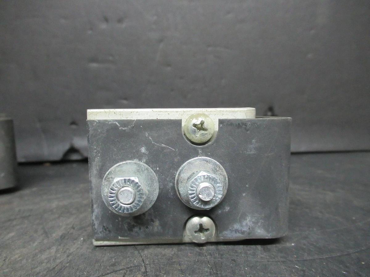 Used (2 QTY) SQUARE D A500 1 BARREL MECHANICAL FUSE CLIP CONNECTOR LUG BUS TAP LINK