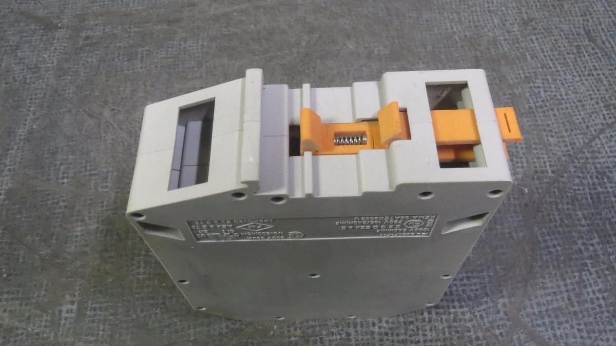 Used PHOENIX CONTACT TERMINAL BLOCK 1000V // 380 AMP 600V MODEL: UKH240