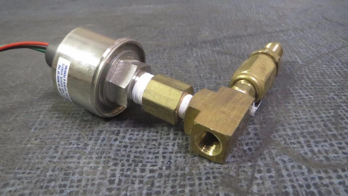 Used YORK PRESSURE TRANSDUCER WITH 2 WAY VALVE PIECE P459-5035-156 *WARRANTY*