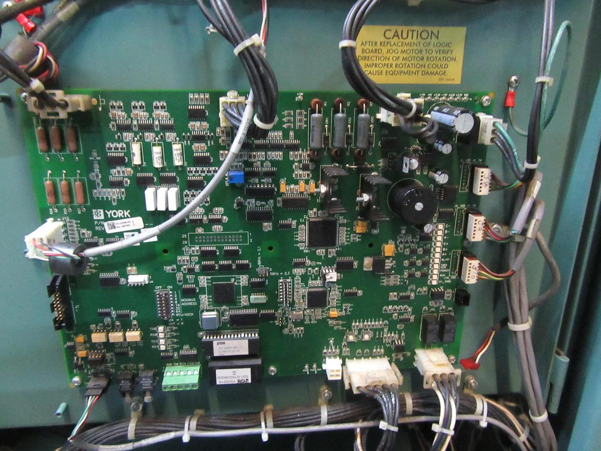 Used YORK 351 HP VARIABLE SPEED CHILLER DRIVE 371-02289-101 TM 351T B6-46B COMPLETE 460 V 380 A