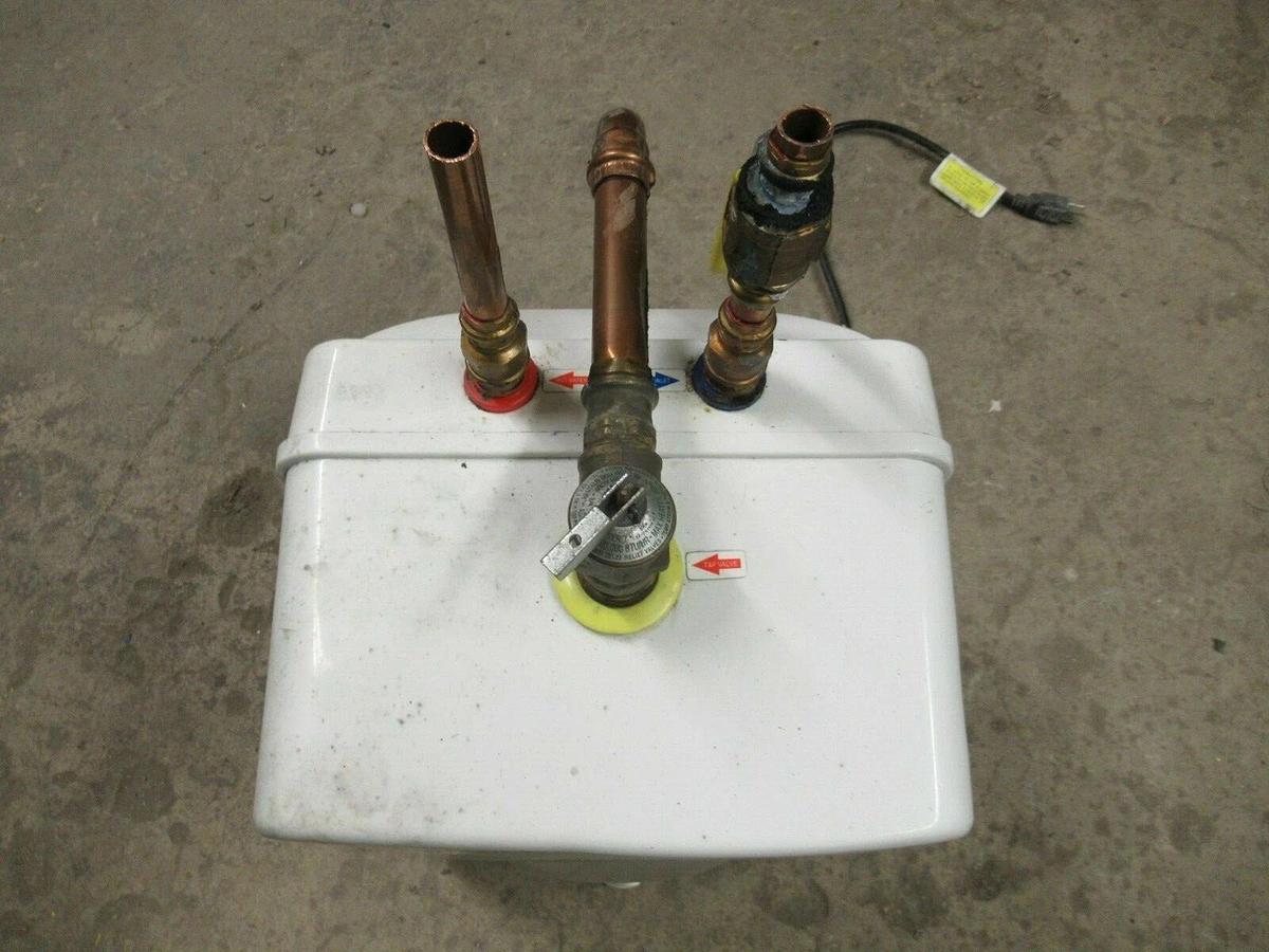 Used EEMAX EMT2.5 STORAGE TANK WATER HEATER 150 PSI  2.5 GALLON 1440 WATT 120 VAC