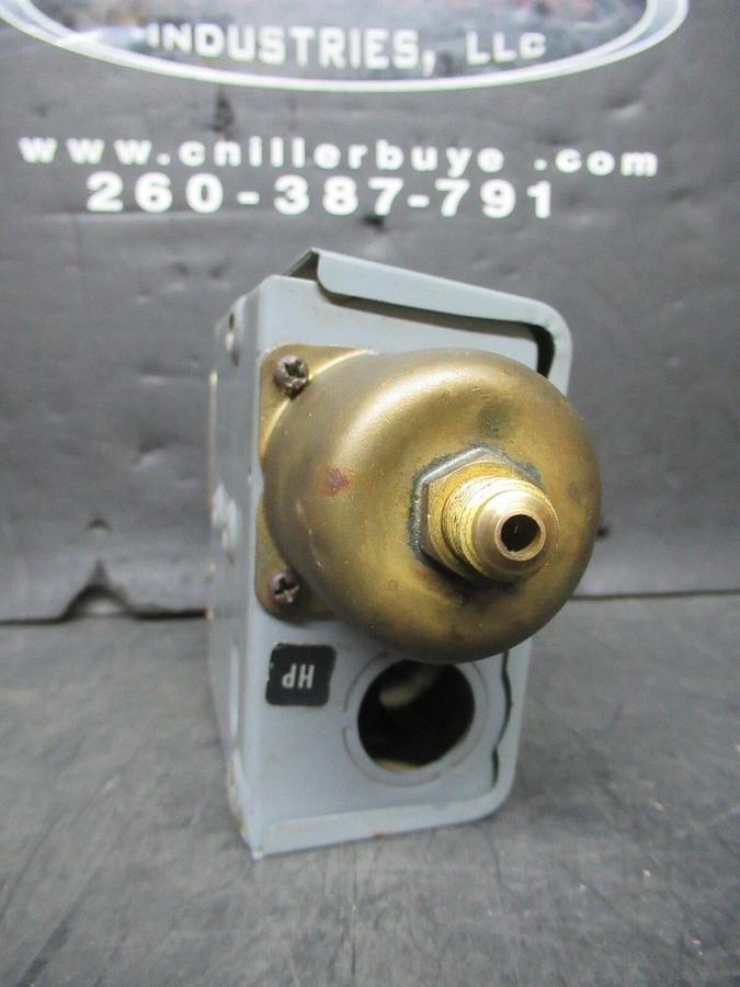 Used PENN DIFFERENTIAL PRESSURE CONTROL P74DA-17 277 VAC 24 AMP **WARRANTY**