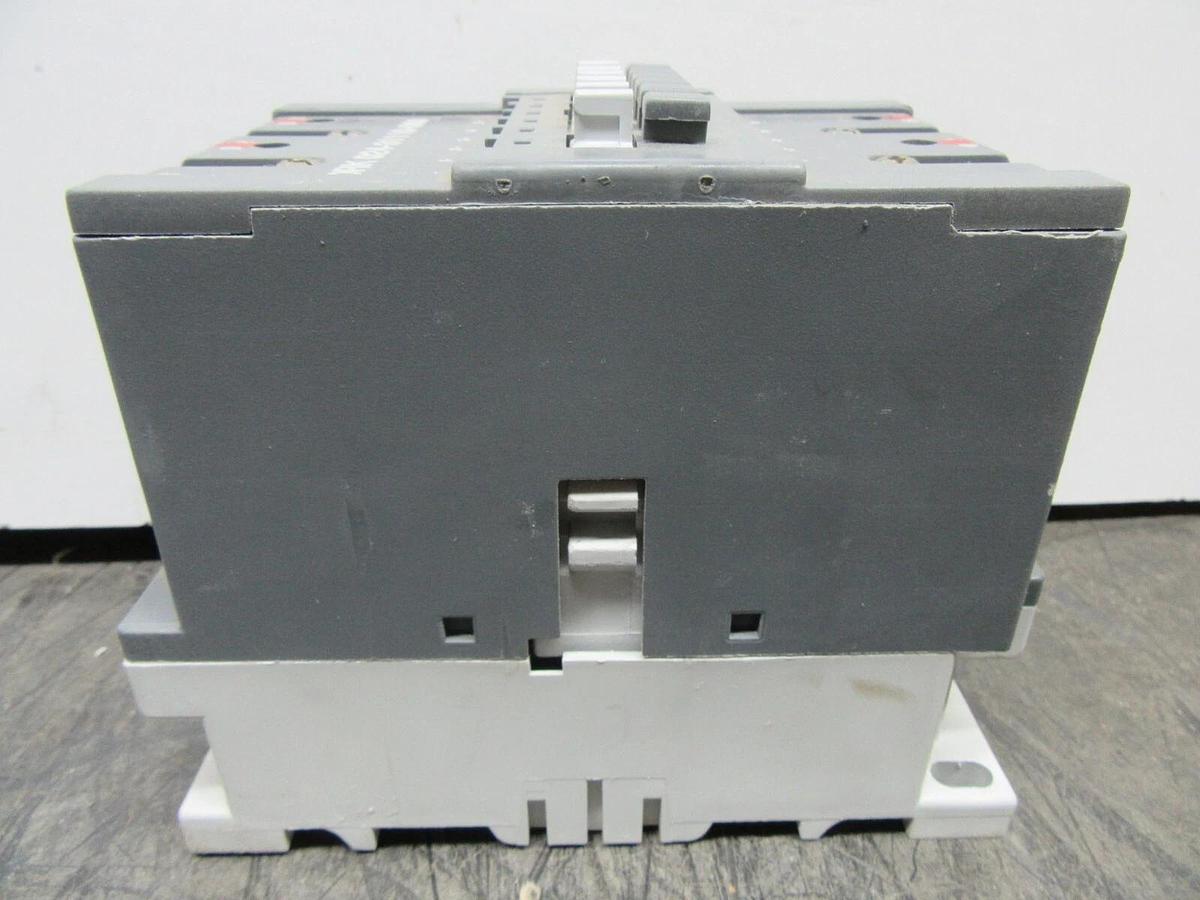 Used YORK CONTACTOR 024-31110-000 140 AMP 600 VAC 100 HP 600 VAC 3-POLE 3-PHASE