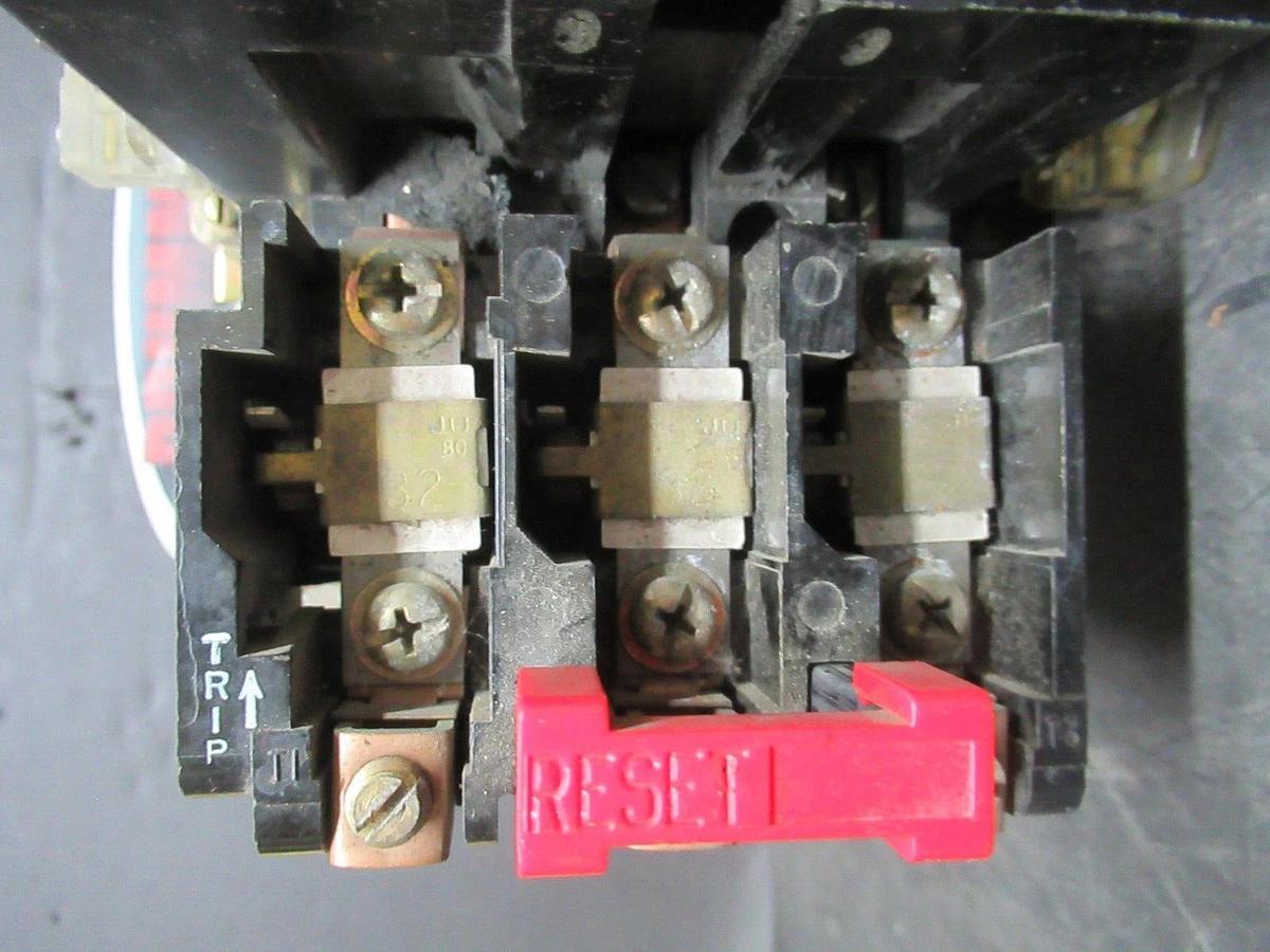 Used SQUARE D NEMA 2 STARTER 8536SD01 W/ OVERLOAD RELAY 600 VAC 25 HP 3-PHASE