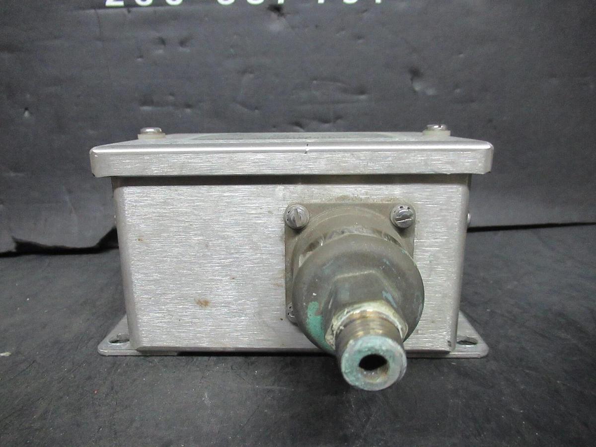 Used KOENIG-PRETEMPCO DIFFERENTIAL PRESSURE SWITCH DSP300A-P40PF-82582-5 300 PSI