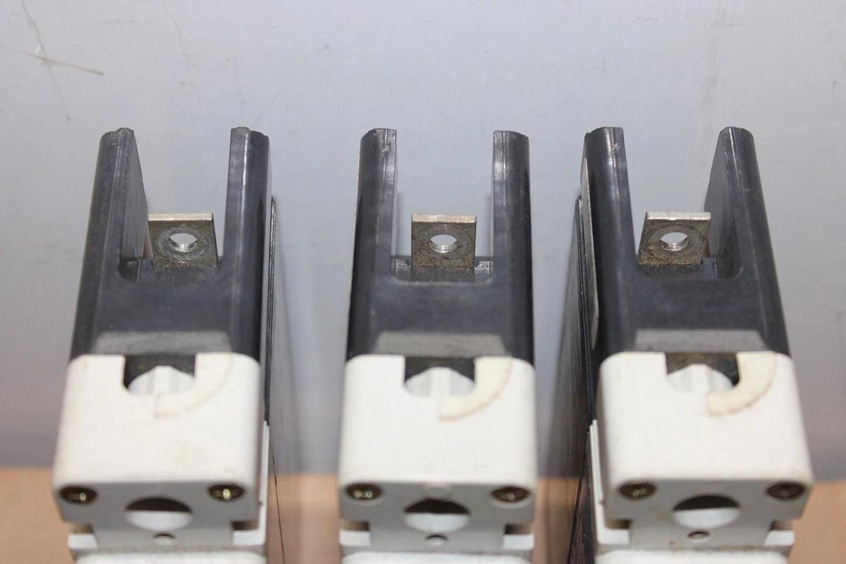 Used LOT OF 3 CUTLER HAMMER EHD1020 20 AMP 277 VAC SINGLE POLE EHD-14K