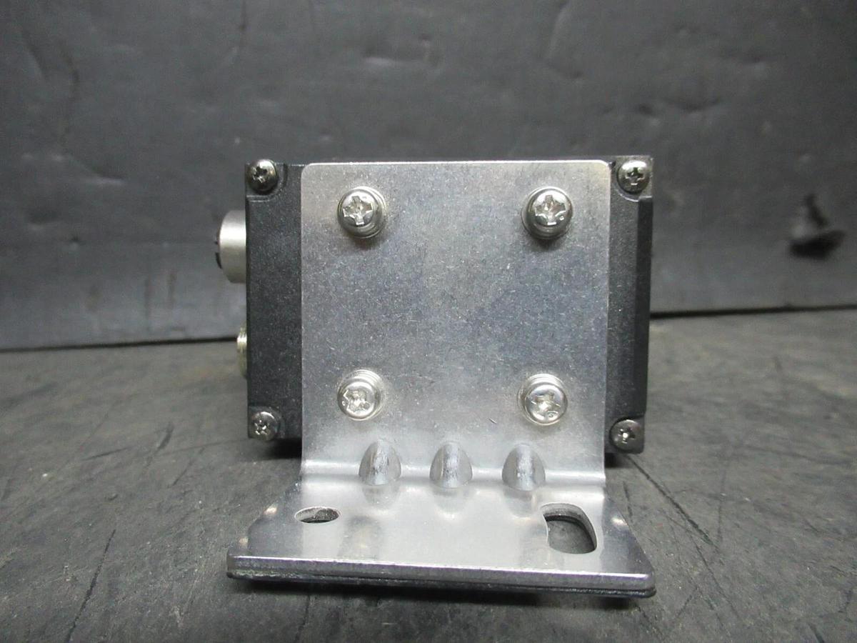 Used KEYENCE BARCODE READER SR-651 24 VDC 220 mA **WARRANTY INCLUDED**