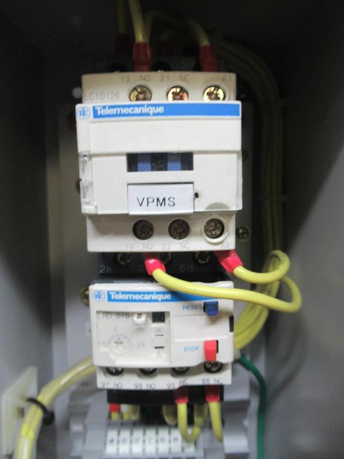 Used ENCLOSED TELEMECANIQUE STARTER LC1D16 W/ OVERLOAD RELAY LRD-076 25 AMP 600 V