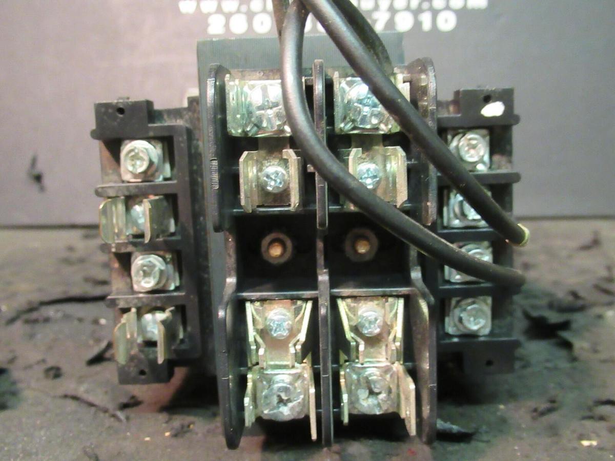 Used 0.015 KVA (15 VA) CUTLER HAMMER CONTROL TRANSFORMER 277/208 V 120 V C0150E3AFB