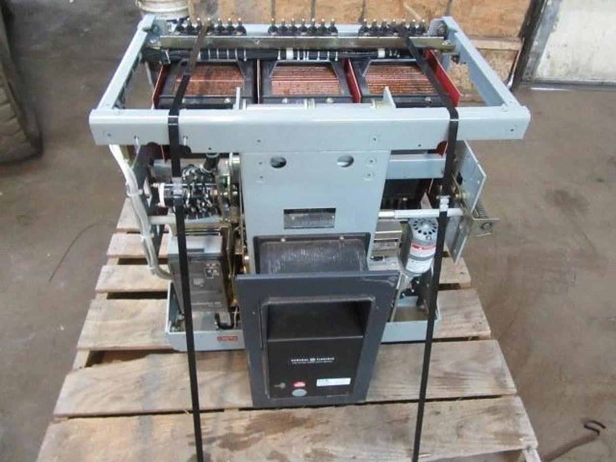 Used GE AKR 4000 AMP BREAKER AKR-8D-100 MICRO VERSA TRIP A440LSGMR 4000A GROUND LSG