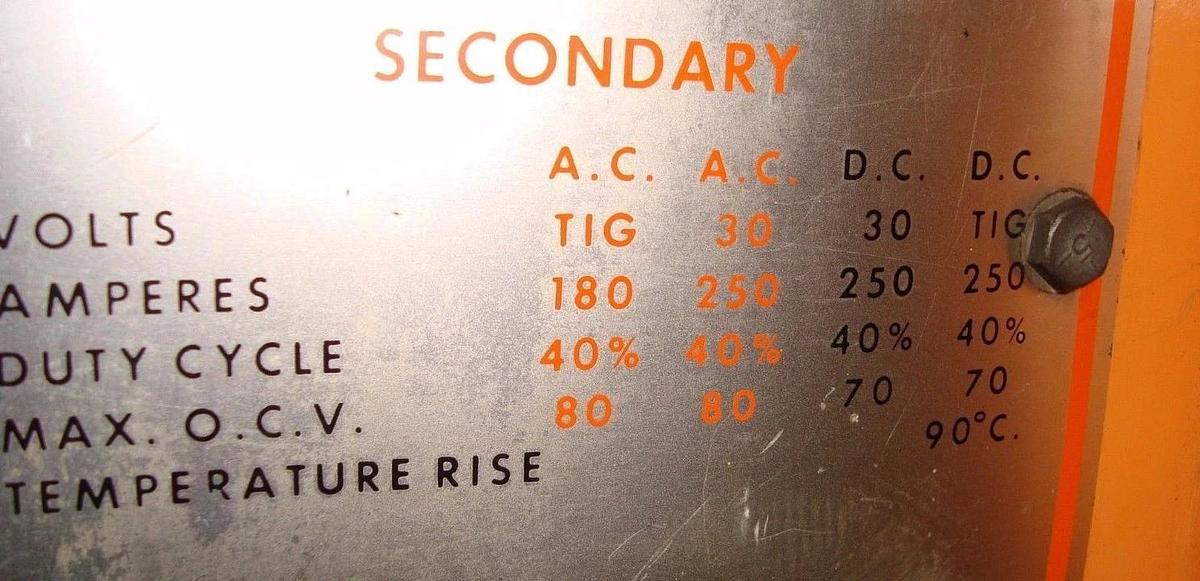 Used AIRCO 250 AMP TIG WELDER HELIWELDER MODEL 2.5A DDR-224-HF-B W/ WHEELS 1341-0232