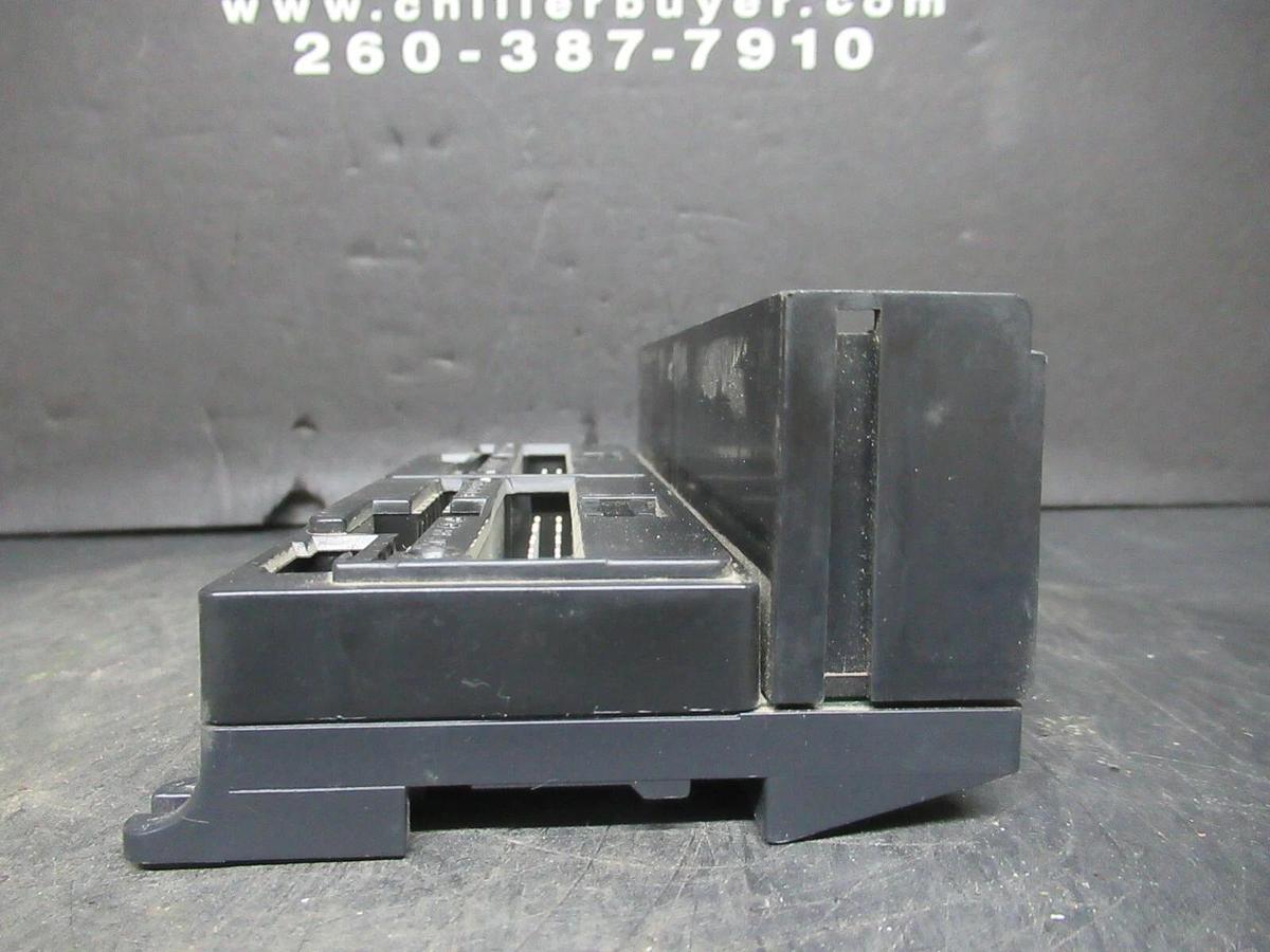 Used GE FANUC I/O BASE BARRIER TERMINAL MODULE IC670CHS001E **WARRANTY INCLUDED**